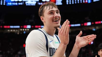 Cooper Flagg, de los Mavericks, logra un nuevo récord personal en la derrota ante los Magic.