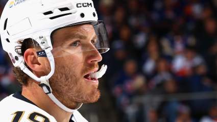 Fuerte reacción de los aficionados al hockey ante la eliminación de los Panthers en los playoffs.