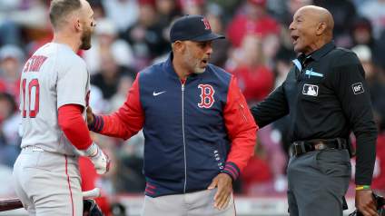 Los Red Sox despiden a Alex Cora, el mánager ganador de la Serie Mundial, y lo reemplazan.