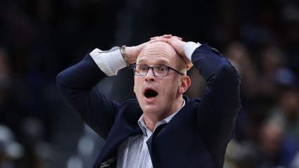 La NCAA aborda la controversia en torno al árbitro Dan Hurley.