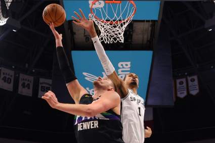 Importante actualización sobre la alineación de los Spurs para el último partido de la temporada contra los Nuggets el domingo.