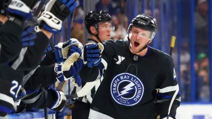 Enlaces internos: Los Maple Leafs fichan a un destacado defensor de Tampa.