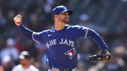 Dos lanzadores de los Blue Jays optan por la agencia libre a pesar de un extenso informe de lesiones.