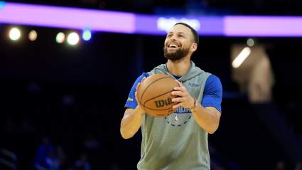 Los Warriors anuncian la decisión sobre la lesión de Steph Curry contra los Clippers en el último partido de la temporada regular.