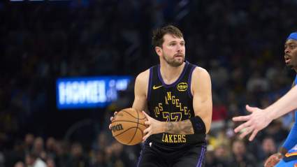 Los aficionados de los Lakers critican a Stephen A. Smith por decir que Luka Doncic "fingió" estar lesionado.