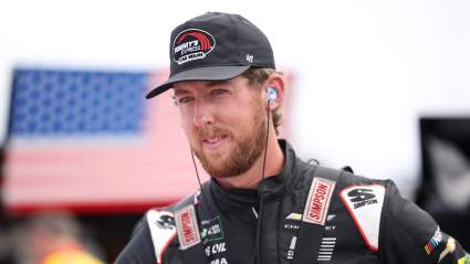 Cleetus McFarland busca la aprobación para una carrera de NASCAR en Talladega.