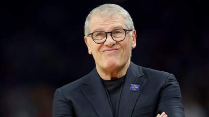 Una estrella de UConn contradice a Geno Auriemma tras un acalorado intercambio con Dawn Staley.