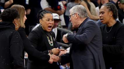 Geno Auriemma recibe críticas de una leyenda de la WNBA tras el incidente de Dawn Staley en la Final Four.