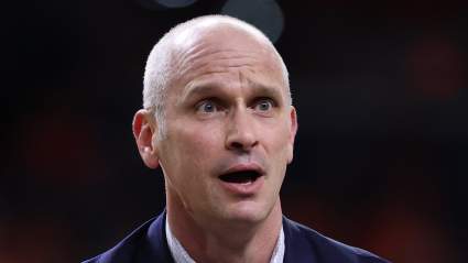 Un video viral provoca la reacción de Dan Hurley tras la derrota de UConn ante Michigan.