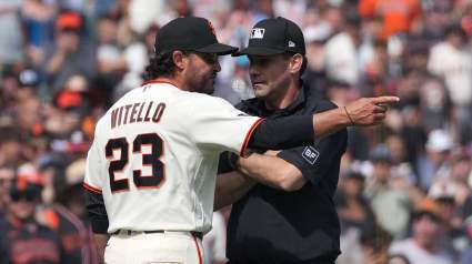 Tony Vitello, de los Giants, recibe duras críticas por su extraña explicación de expulsión en la derrota ante los Mets.