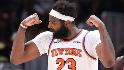Mike Brown, de los Knicks, explica el motivo preocupante de la falta de minutos del pívot.