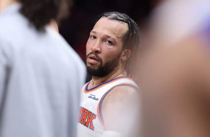 Los New York Knicks anuncian la llegada de Jalen Brunson antes del partido contra los Hornets.