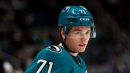 Macklin Celebrini, finalista de un importante premio de la NHL.