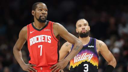 Kevin Durant responde a la provocación verbal de Dillon Brooks.