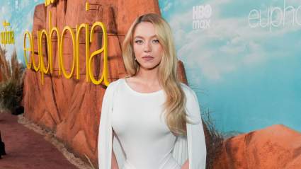 Sydney Sweeney regresa a American Eagle con una nueva campaña llena de confianza.