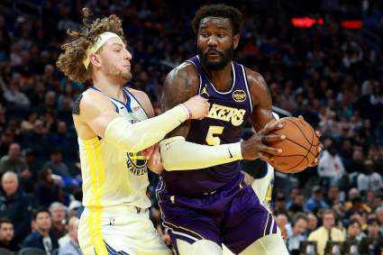 JJ Redick de los Lakers critica duramente a Deandre Ayton tras el partido contra los Warriors.