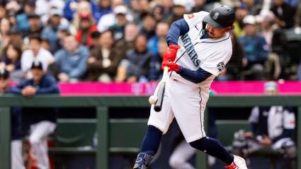 El bateador estrella de los Seattle Mariners ajusta su swing y conecta dos jonrones.