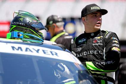 Un piloto de NASCAR se mostró frustrado con Jeb Burton tras la carrera en el Bristol Motor Speedway.