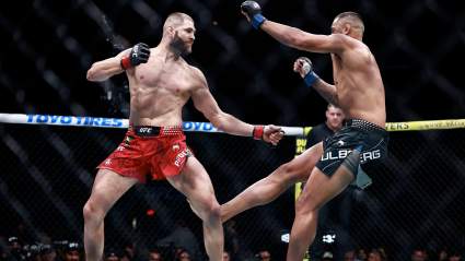 Carlos Ulberg se somete a una cirugía de rodilla tras su victoria por el título en UFC 327.