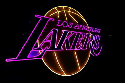 La NBA está bajo fuego por ayudar a los Lakers a tener un calendario de playoffs más fácil.