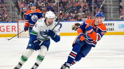 Los Canucks reciben una actualización preocupante sobre Jake DeBrusk.