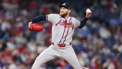 Los Bravos pierden a Dylan Lee y llaman a su mejor prospecto antes del partido contra los Tigres.