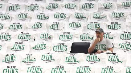Los fanáticos de los Celtics se burlan épicamente de los Philadelphia 76ers después de la paliza del primer partido.