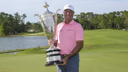 Stewart Cink ofrece una ronda memorable en el Campeonato Senior de la PGA.