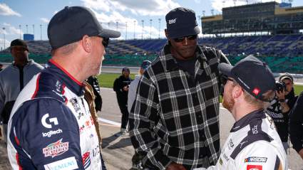 Denny Hamlin reacciona al momento viral posterior a la carrera con Michael Jordan.