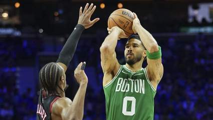 La estrella de los Celtics, Jayson Tatum, es objeto de críticas tras una polémica decisión arbitral en el tercer partido.