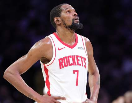¿Juega Kevin Durant esta noche? Actualización sobre su estado de lesiones antes del partido de los Lakers.