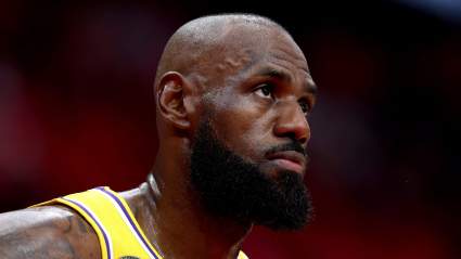 Los Lakers se enfrentan a una difícil decisión sobre LeBron James antes del sexto partido contra los Rockets.