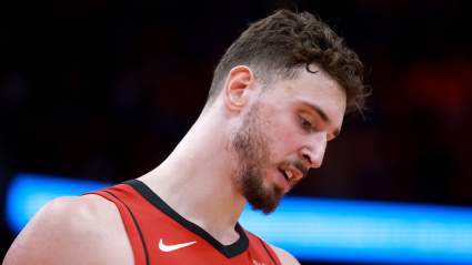 Los Rockets se ven perjudicados por decisiones arbitrales erróneas, según revela la revisión de la NBA sobre los errores arbitrales del tercer partido.