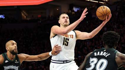 Los Nuggets reciben un golpe de suerte después de que la NBA anunciara sanciones para Jokic y Randle.