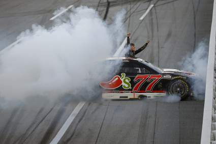 La decisión del CEO de NASCAR sobre la celebración de Carson Hocevar desata un debate tras su victoria en Talladega.
