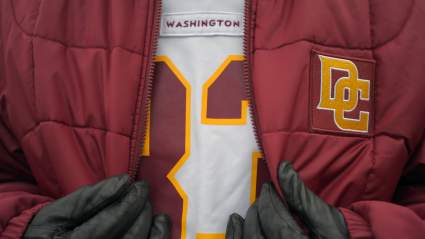 Se muestran los nuevos uniformes de los Comandantes de Washington en un video promocional.