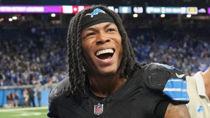 Las redes sociales reaccionan al "nuevo look" de Jahmyr Gibbs de los Lions en plena temporada baja de la NFL.