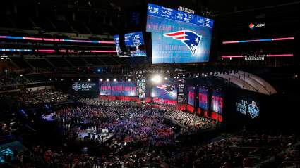 Crece el revuelo en torno al prometedor linebacker de la SEC que está considerando a los Patriots para el draft.