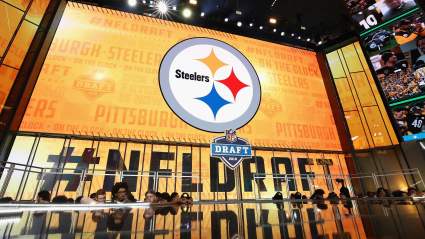 Un informante predice que los Steelers seleccionarán a un receptor abierto en la primera ronda.