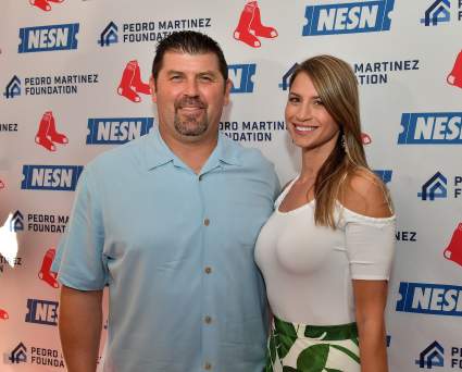 La esposa de Jason Varitek publica un emotivo mensaje tras los despidos de los Boston Red Sox.