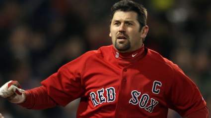 Los Red Sox despiden repentinamente a Jason Varitek, querido receptor y entrenador de la Serie Mundial.