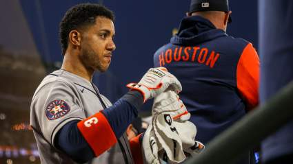 Jeremy Peña, de los Astros, informa sobre su lesión tras abandonar el partido contra los Mariners.