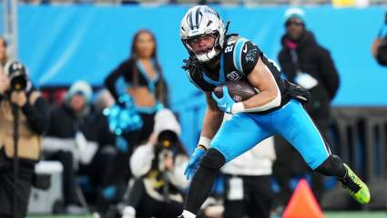 El corredor de los Panthers, Jonathan Brooks, critica a los aficionados en una publicación en redes sociales.