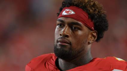 La especulación en torno al tackle ofensivo de los Chiefs, Josh Simmons, se vuelve preocupante de cara al Draft.