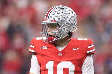 El mariscal de campo de Ohio State, Julian Sayin, enfrenta de repente aún más presión.