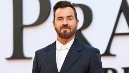 Justin Theroux habla abiertamente sobre su "maravillosa" nueva vida como padre.