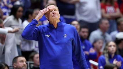 Bill Self, de Kansas, anuncia novedades sobre su carrera en medio de una temporada decepcionante y problemas de salud.