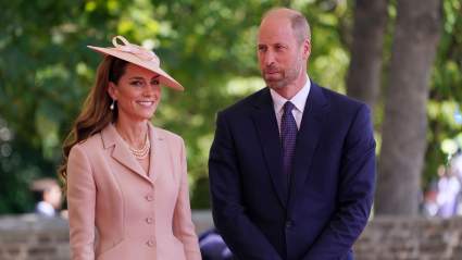 El príncipe Guillermo y Kate Middleton celebran un hito importante con una fotografía inédita de toda la familia.