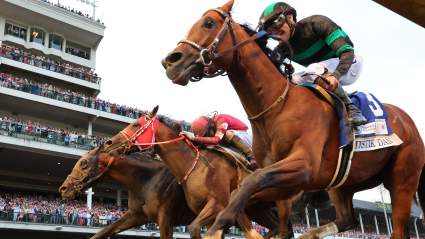 Cambios en la lista de participantes del Kentucky Derby antes de la carrera: una baja de última hora altera la competencia.