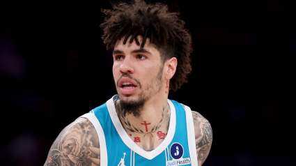 Polémica en torno a LaMelo Ball: Surge una posible suspensión para el partido de repechaje tras el incidente con Bam Adebayo.